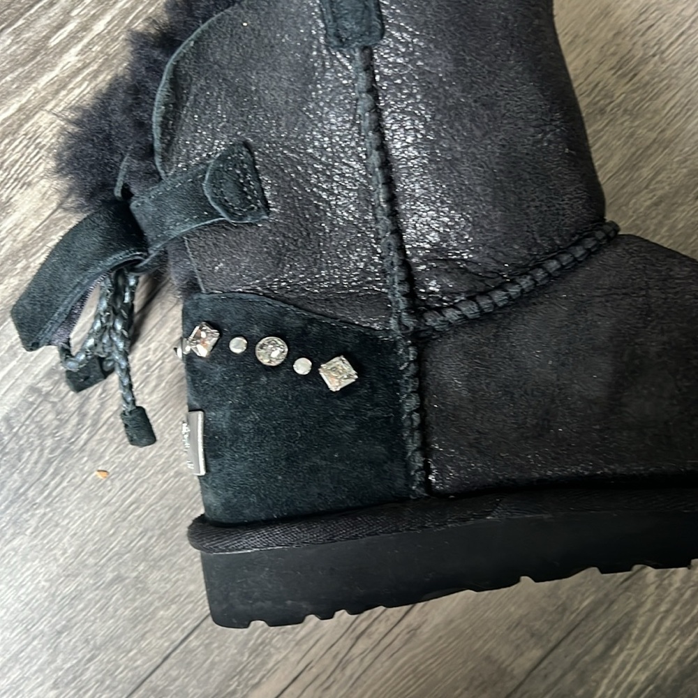 UGG - black Swarovski crystals- leather braided bows size 7 - Picture 7 of 7